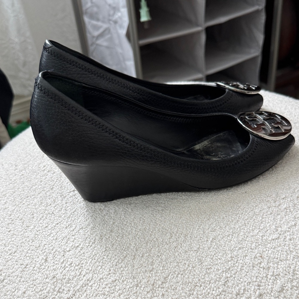 Tory Burch Sally Peep Toe Wedge Black with Silver Logo - Picture 2 of 9